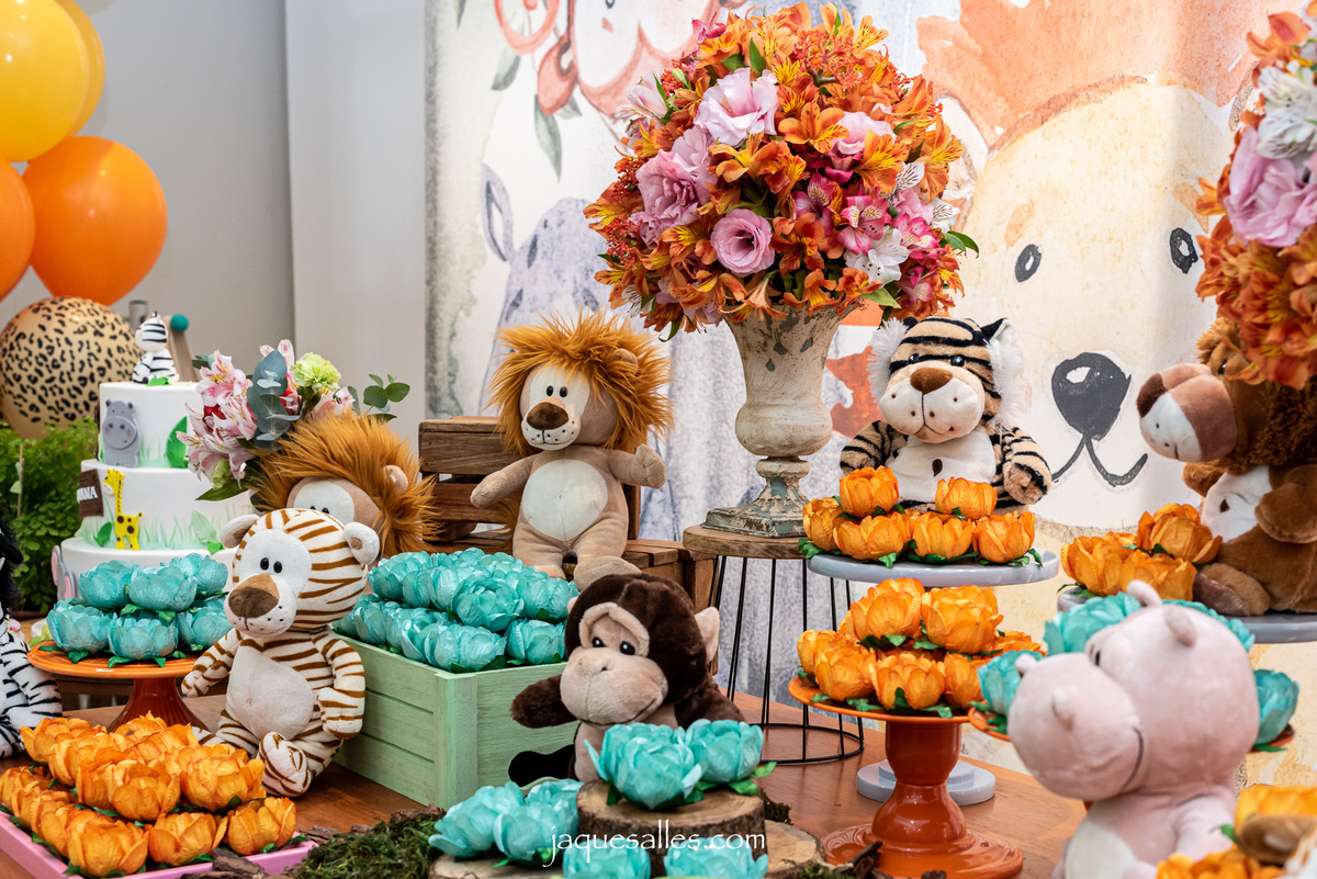 Imagens de decoração de festa infantil de um ano tema Safari Baby