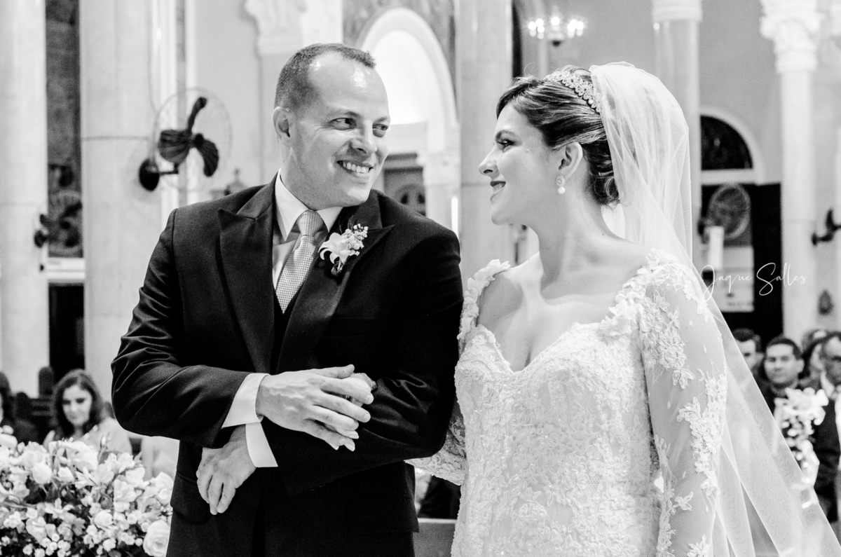 Fotografia do casamento de Ana Catarina e Dagoberto na Igreja São Paulo Apóstolo localizada em Copacabana Rio de Janeiro - RJ registro de Jaque Salles Fotografia