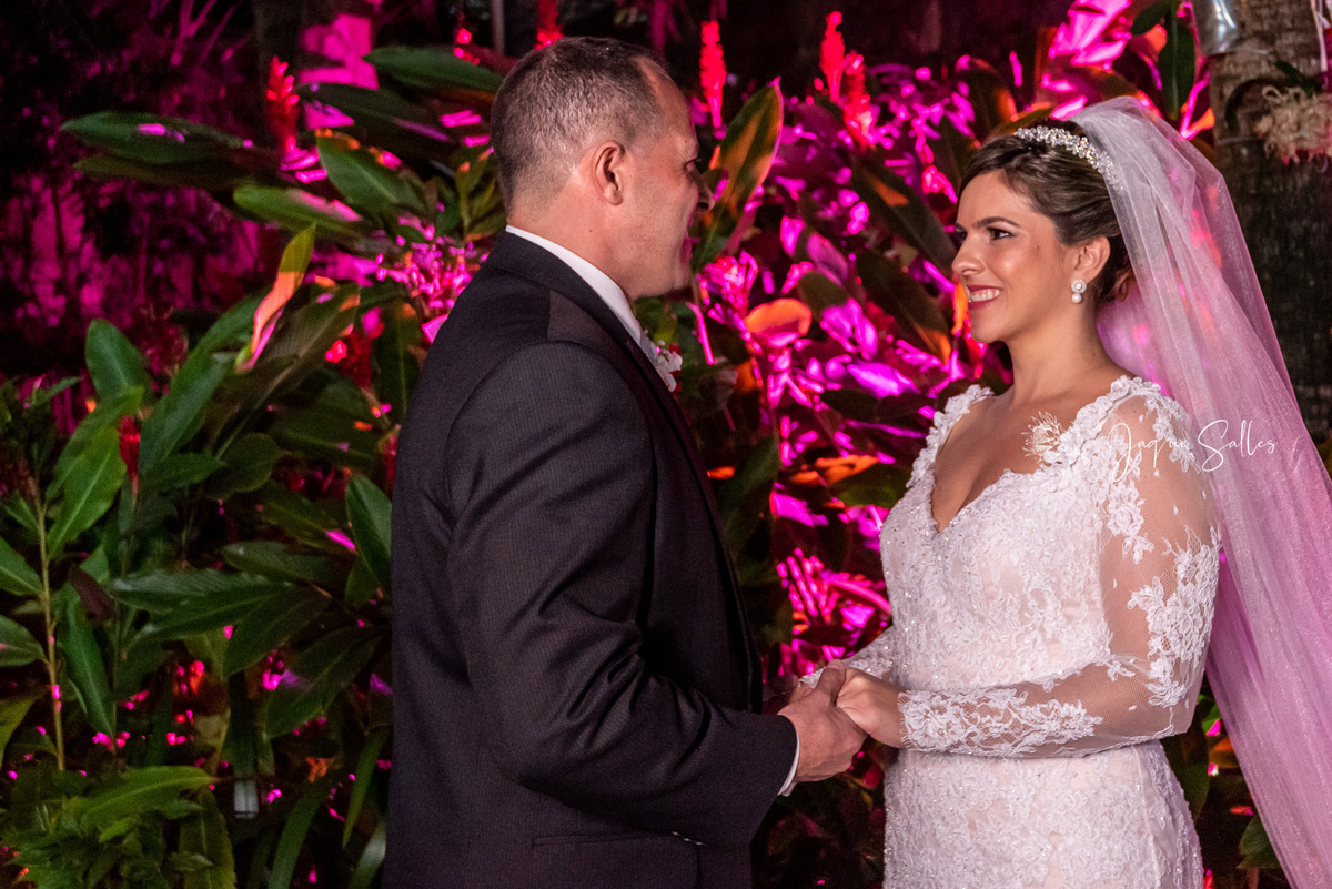 Festa de casamento no Leme Tênis Clube, Rio de Janeiro - RJ. Registro da fotógrafa Jaque Salles 