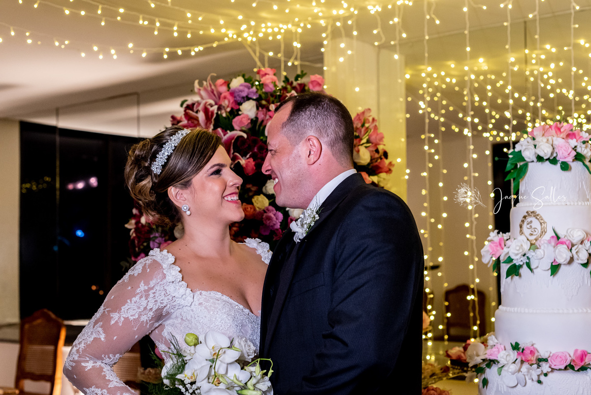 Festa de casamento no Leme Tênis Clube, Rio de Janeiro - RJ. Registro da fotógrafa Jaque Salles 
