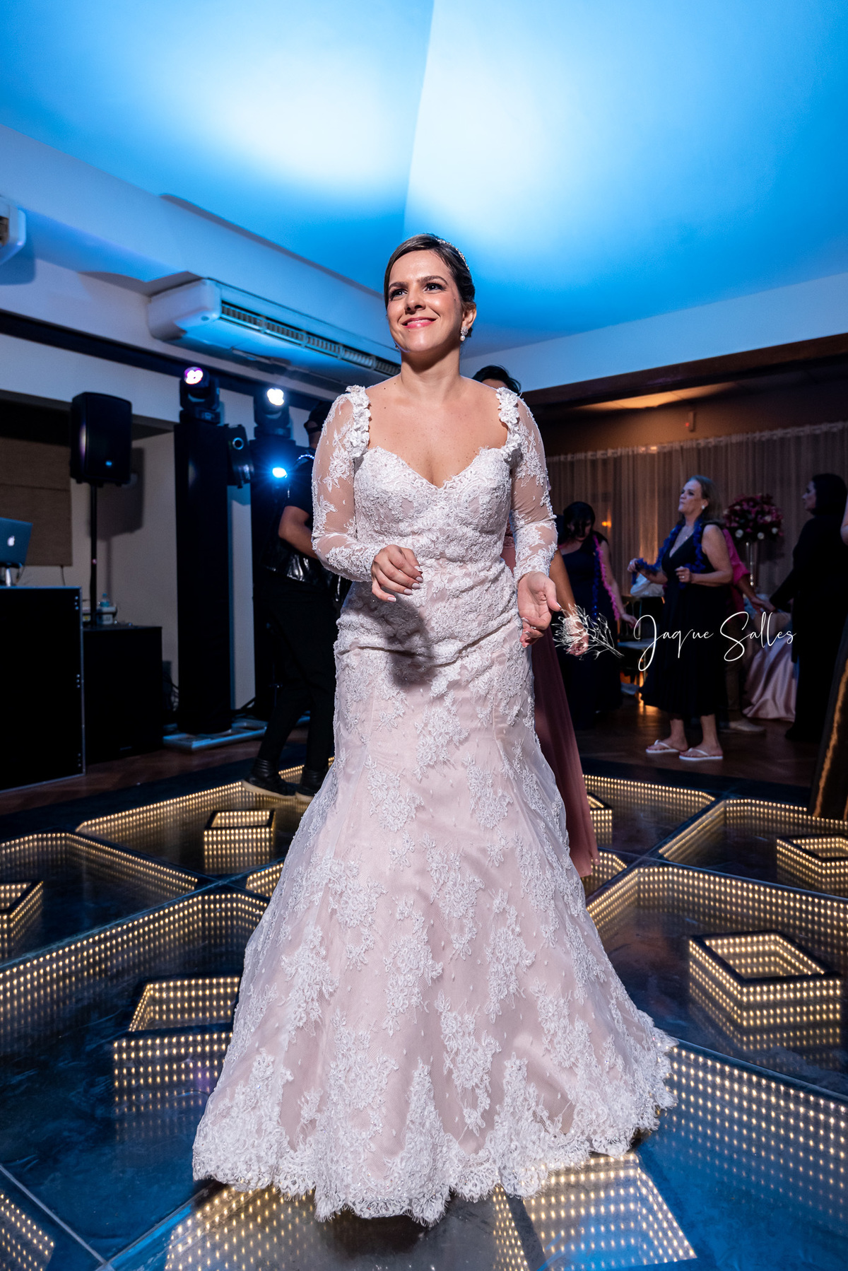 Pista de dança da festa de casamento de Ana Catarina e Dagoberto no Leme Tênis Clube, Rio de Janeiro - RJ. Registro da fotógrafa Jaque Salles Fotografia
