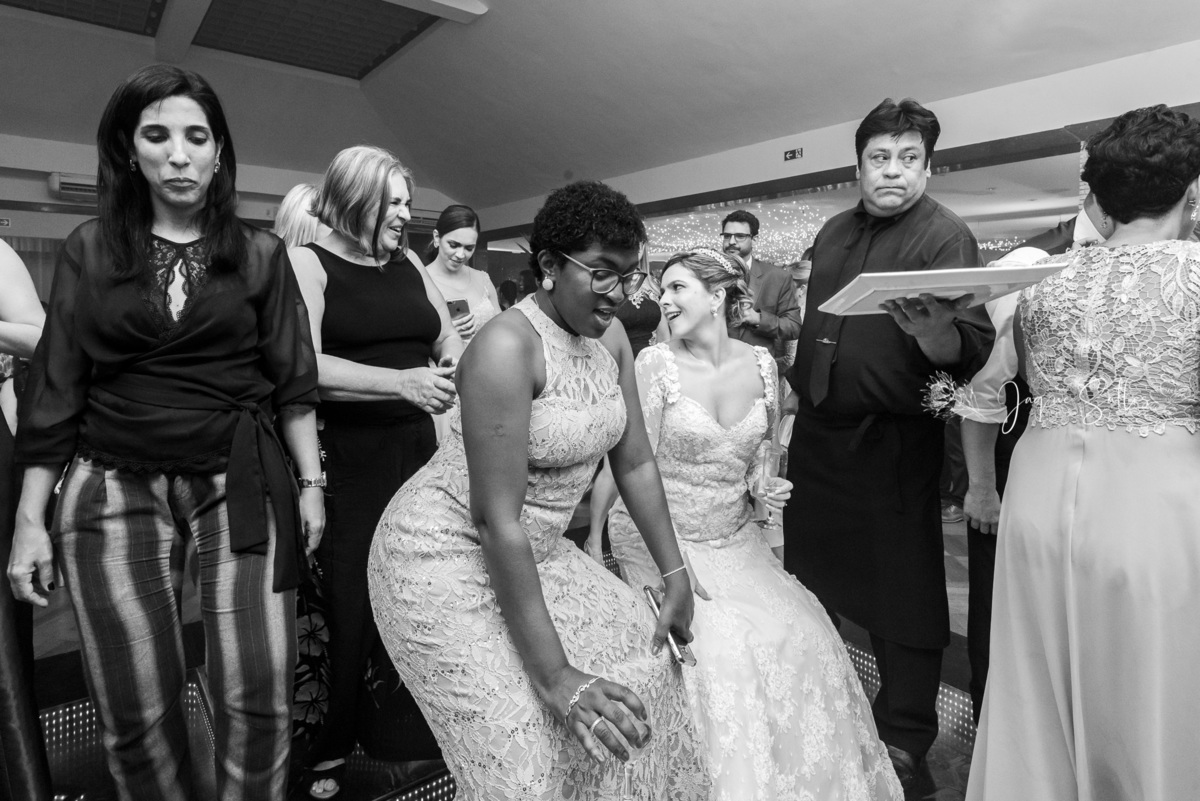 Pista de dança da festa de casamento de Ana Catarina e Dagoberto no Leme Tênis Clube, Rio de Janeiro - RJ. Registro da fotógrafa Jaque Salles Fotografia