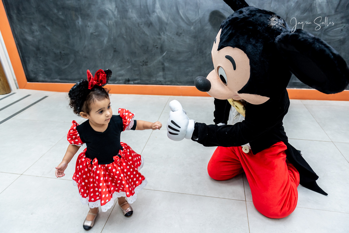 Helena faz aniversário e comemora seus dois anos com festa da Minnie vermelha - Fotografia de Jaque Salles