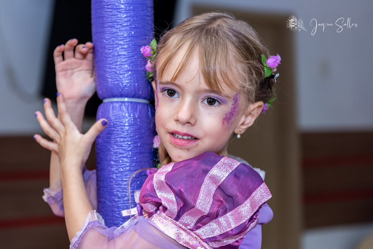 Festa Infantil - Aniversário da Julia com o tema Rapunzel. E evento foi marcado pela presença dos personagens do Filme Enrolados: Princesa Rapunzel, Mãe Gothel, Flynn Rider e Pascal. A Fotógrafa Jaque Salles fez toda a cobertura Fotográfica do Evento