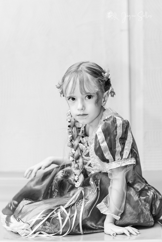 A Julia completou cinco anos e uma linda Festa de Aniversário marcou a data.
A princesa Rapunzel foi a escolhida para ser o Tema do Aniversário e os principais Personagens do Filme Enrolados marcaram presença na Festa. Fotografia de Jaque Salles