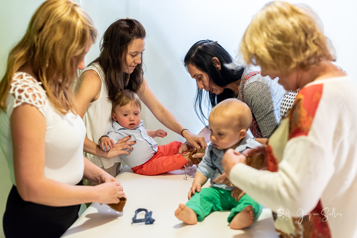 Ensaio Fotográfico Documental dos Bebês Gêmeos Bivitelinos Arthur e Gabriel realizado no Hotel Vila Bavária, situado em Nogueira, Petrópolis, RJ. Fotos de Jaque Salles Fotografia