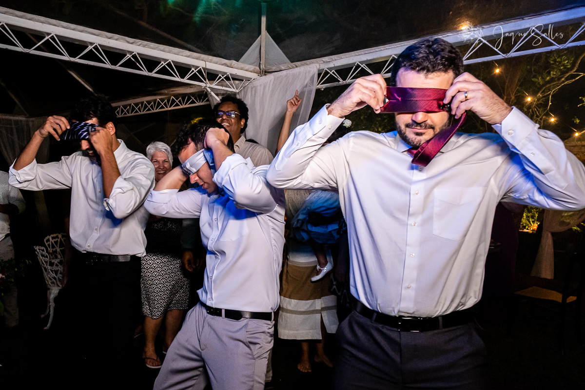 Animação contagiante dos Convidados e Noivos é marca registrada do Casamento da Priscila e do Cadu. A Cerimônia e Festa de Casamento aconteceu em Rio das Flores - RJ  e teve como Fotógrafa do Casamento Jaque Salles Fotografia