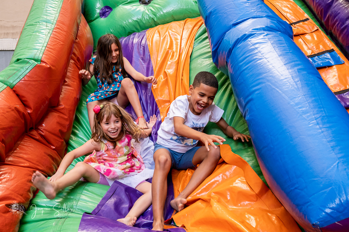 Aniversário de oito anos em Copacabana - RJ. Com festa de tema Transformers Guilherme recebe seus convidados e comemora a nova idade. Fotografia de Jaque Salles