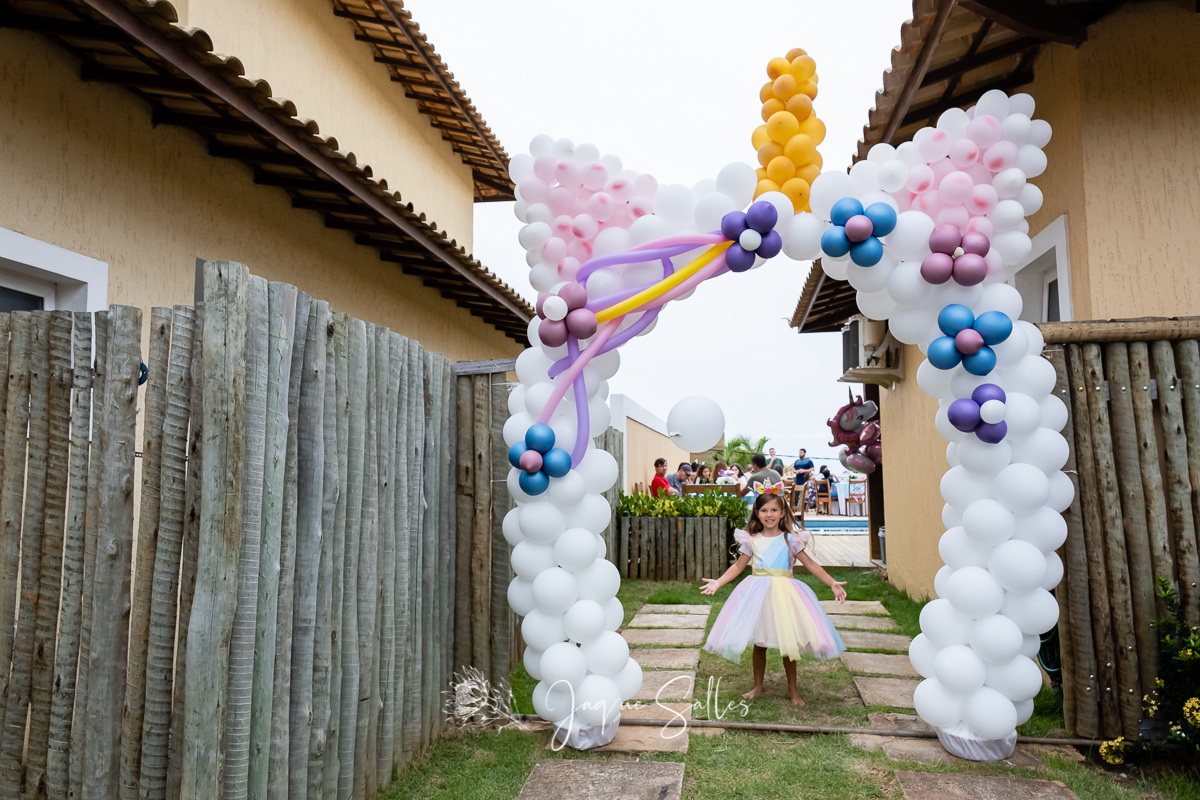 Aniversário da Maria Luiza com Tema Unicórnio. A festa aconteceu em Armação de Búzios e teve a Fotografia de Jaque Salles. A Fotógrafa registrou todos os momentos dessa Festa de Unicórnio que começou durante o dia e só terminou no final da noite de sábado