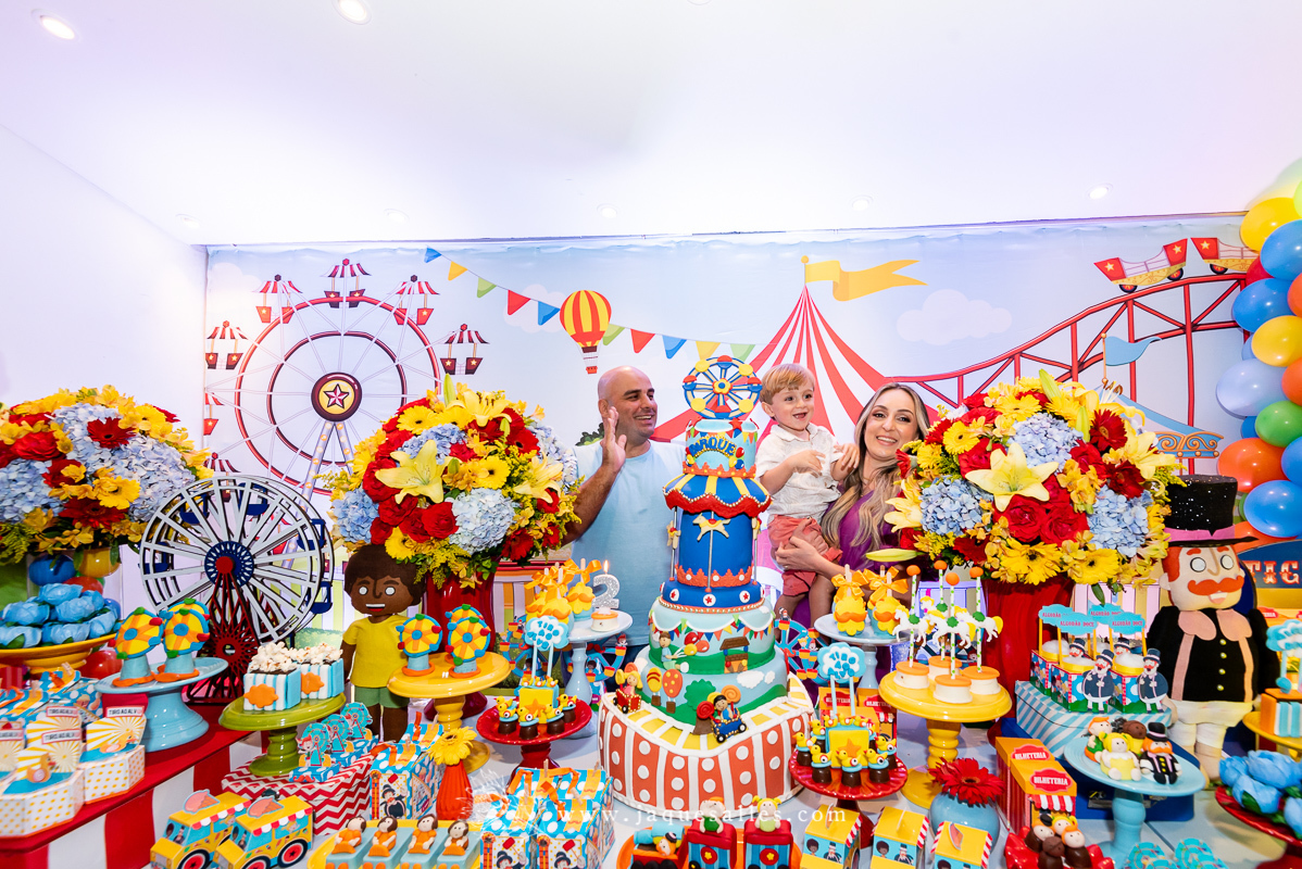 Hora do Parabéns no Mundo Bita, Tema do Aniversário de dois anos do Davi. A Festa aconteceu na Casa de Festas Infantil Brincadeira é Coisa Séria, localizada na Freguesia de Jacarepaguá, RJ. Imagens da Fotógrafa Jaque Salles
