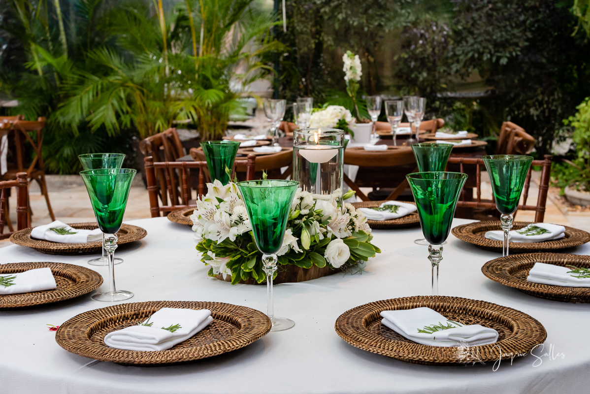 Fotos da Decoração do Casamento dos Noivos Aurora e Márcio. O Casamento  aconteceu na Casa de Santa Tereza, lugar lindo que fica aos pés do Cristo Redentor. Fotografia de Jaque Salles 