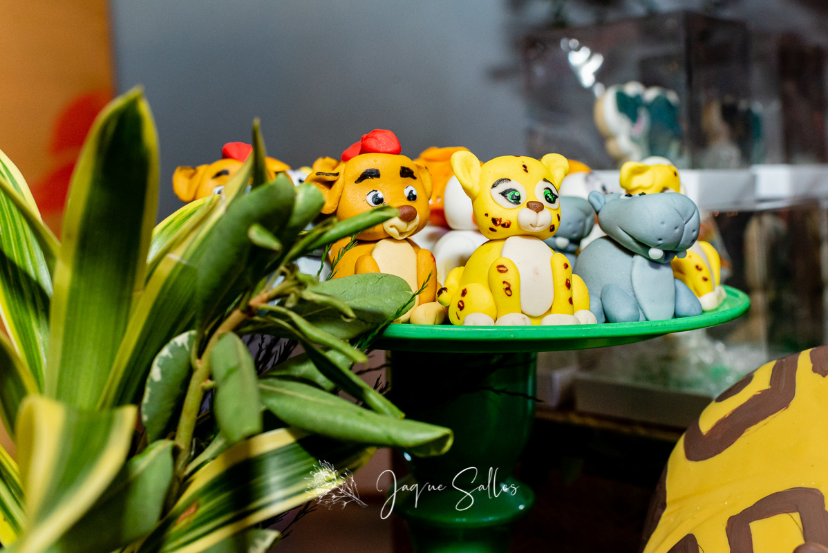 Doces temáticos Guardo do Leão.  Festa de quatro anos do Joaquim Francisco na Folia Encantada. Imagens da Fotógrafa Infantil Jaque Salles 