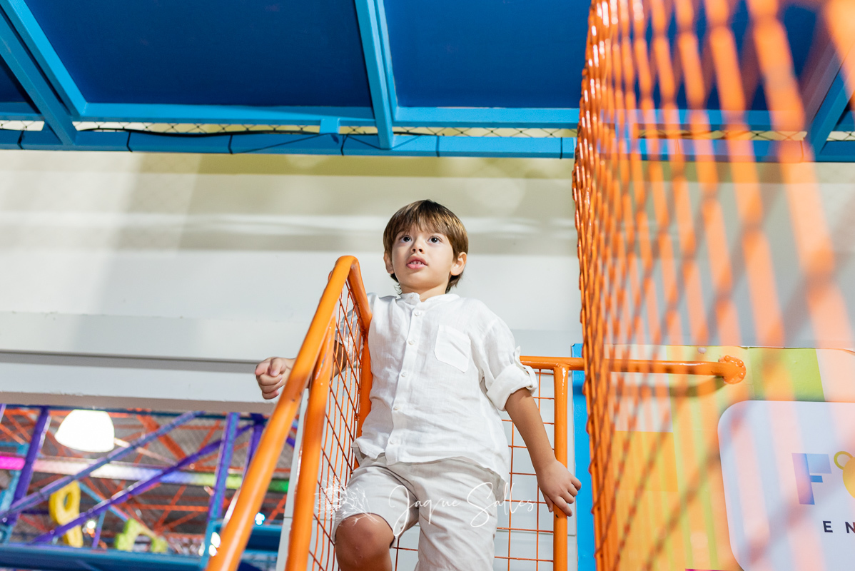 Joaquim faz 4 anos e comemora seu aniversário na Folia Encantada, Barra da Tijuca - RJ. A inspiração para o tema da festa vem da Disney. A Guarda do Leão foi toda idealizada pela decoradora Leticia Melgaço e a Fotografia foi da Fotógrafa Jaque Salles