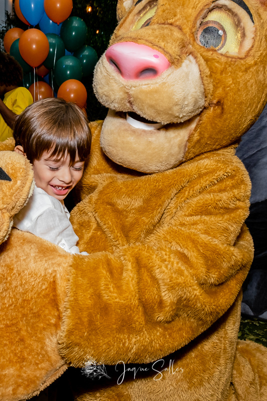 Joaquim faz 4 anos e comemora seu aniversário na Folia Encantada, Barra da Tijuca - RJ. A inspiração para o tema da festa vem da Disney. A Guarda do Leão foi toda idealizada pela decoradora Leticia Melgaço e a Fotografia foi da Fotógrafa Jaque Salles