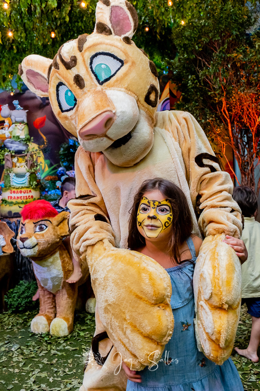 Joaquim faz 4 anos e comemora seu aniversário na Folia Encantada, Barra da Tijuca - RJ. A inspiração para o tema da festa vem da Disney. A Guarda do Leão foi toda idealizada pela decoradora Leticia Melgaço e a Fotografia foi da Fotógrafa Jaque Salles