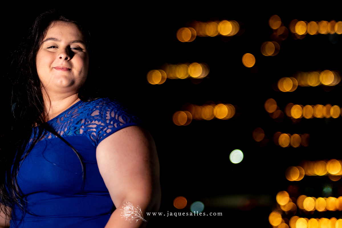 O Ensaio Fotográfico da Debutante Fernanda aconteceu na Cidade das Artes situada na Barra da Tijuca, RJ. Imagens da Fotógrafa carioca especialista em Fotografia de 15 anos, Jaque Salles Fotografia