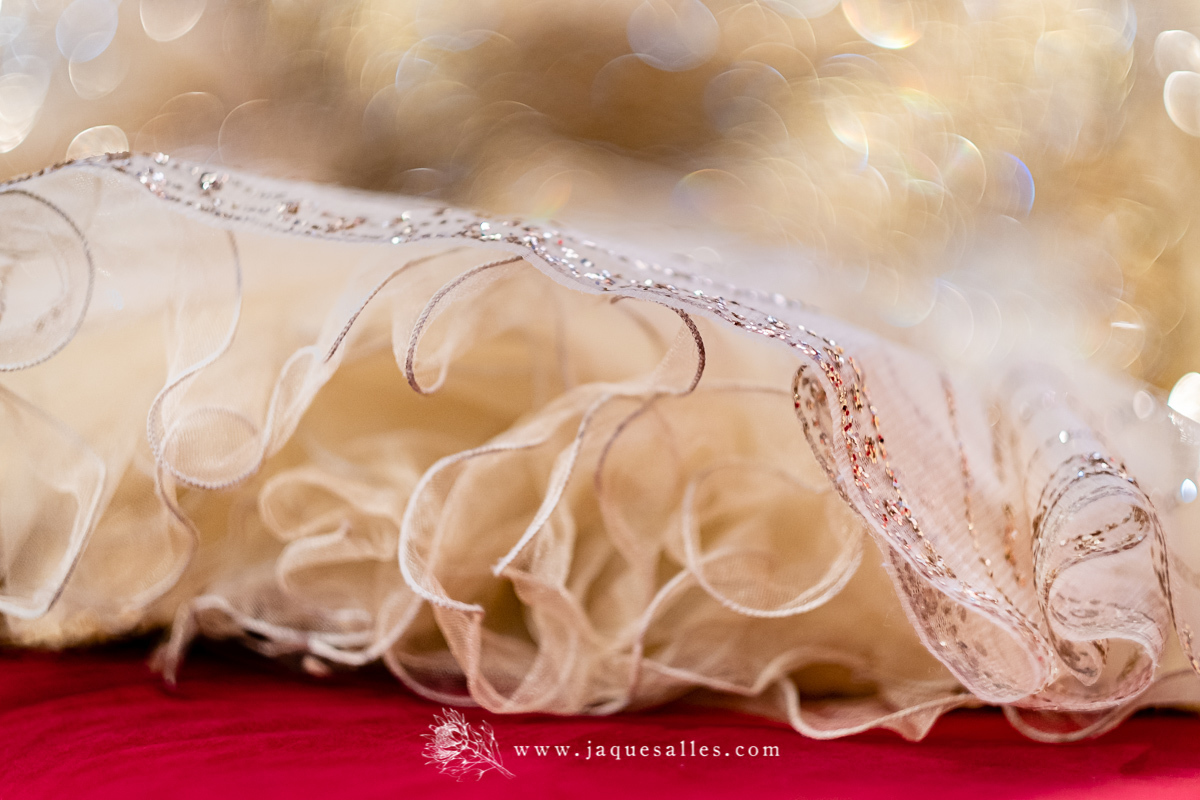 Vestido de 15 anos da Debutante Fernanda. A Festa teve como Tema Hollywood  e aconteceu no Rio de Janeiro - RJ. Fotografia Jaque Salles