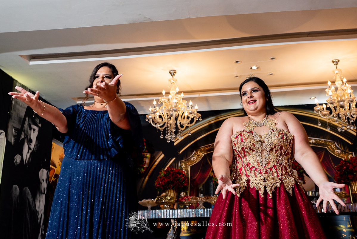 Momento da apresentação de dança da Debutante Fernanda  junto com a mãe Luciane. A Festa teve como Tema Hollywood  e aconteceu no Rio de Janeiro - RJ. Imagens da Fotógrafa de 15 anos Jaque Salles 