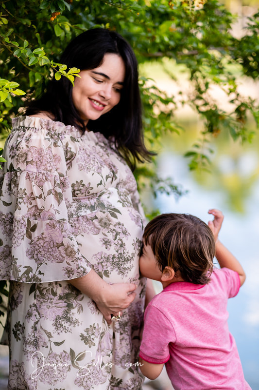 Ensaio Fotográfico Gestante ao ar livre na Barra da Tijuca - RJ. Clarissa faz ensaio fotográfico gestante do segundo filho Antônio, imagens da  Fotógrafa de Casamento e famílias, Jaque Salles Fotografia RJ.