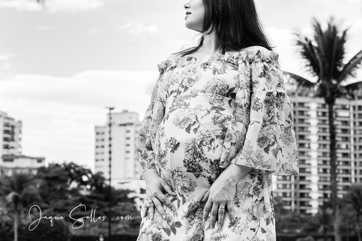 Ensaio Fotográfico Gestante ao ar livre na Barra da Tijuca - RJ. Clarissa faz ensaio fotográfico gestante do segundo filho Antônio, imagens da  Fotógrafa de Casamento e famílias, Jaque Salles Fotografia RJ.