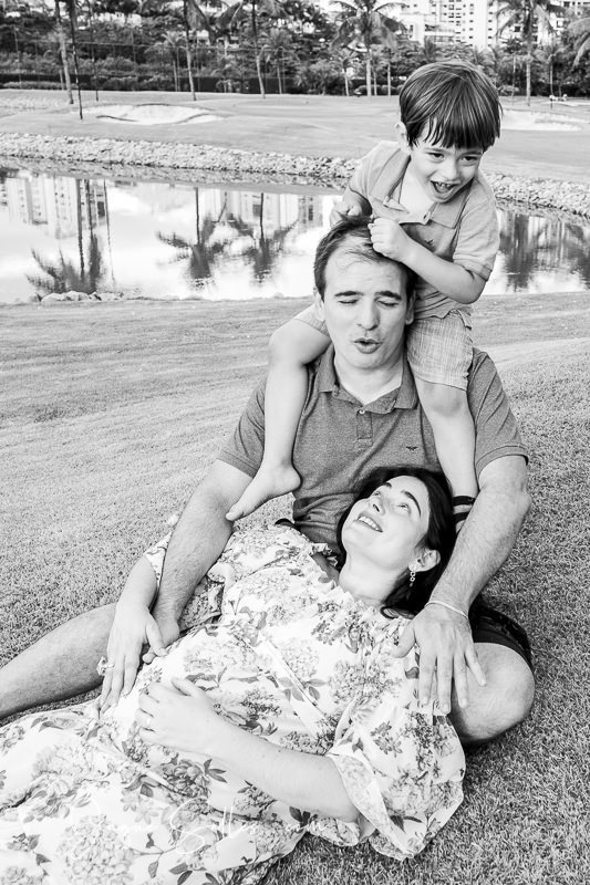 Ensaio Fotográfico Gestante ao ar livre na Barra da Tijuca - RJ. Clarissa faz ensaio fotográfico gestante do segundo filho Antônio, imagens da  Fotógrafa de Casamento e famílias, Jaque Salles Fotografia RJ.