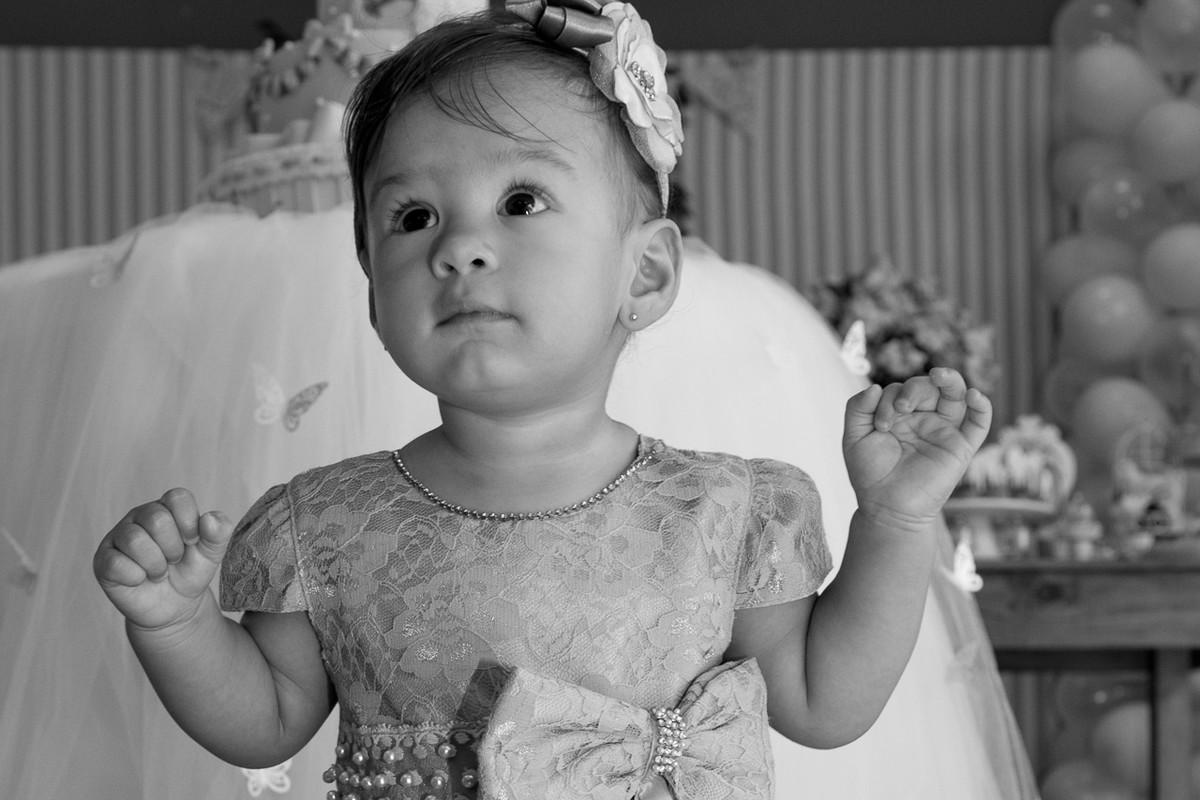 Fotografa de Família registra menina em sua festa de um ano