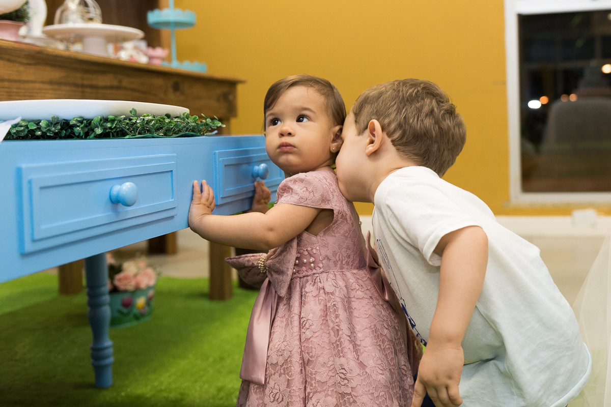 beijos engraçados de criança