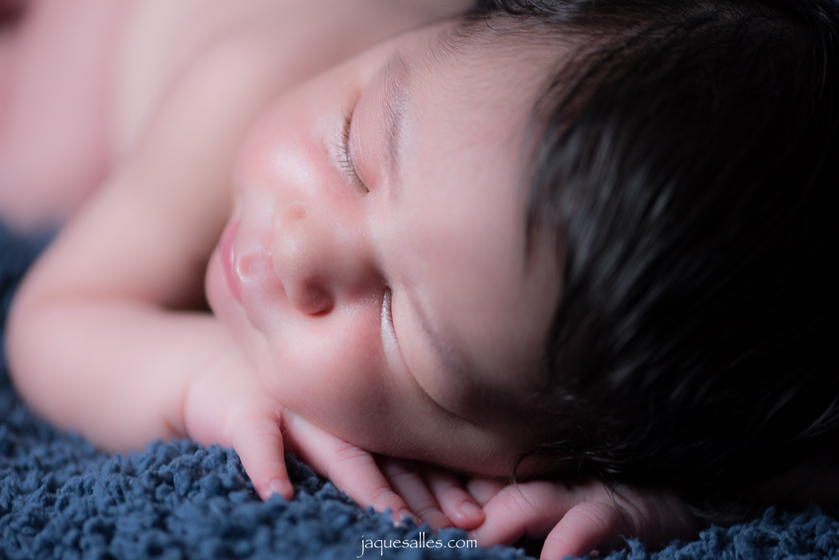 Fotógrafa de família e aniversário infantil faz foto de menina recém nascida no rio de janeiro rj