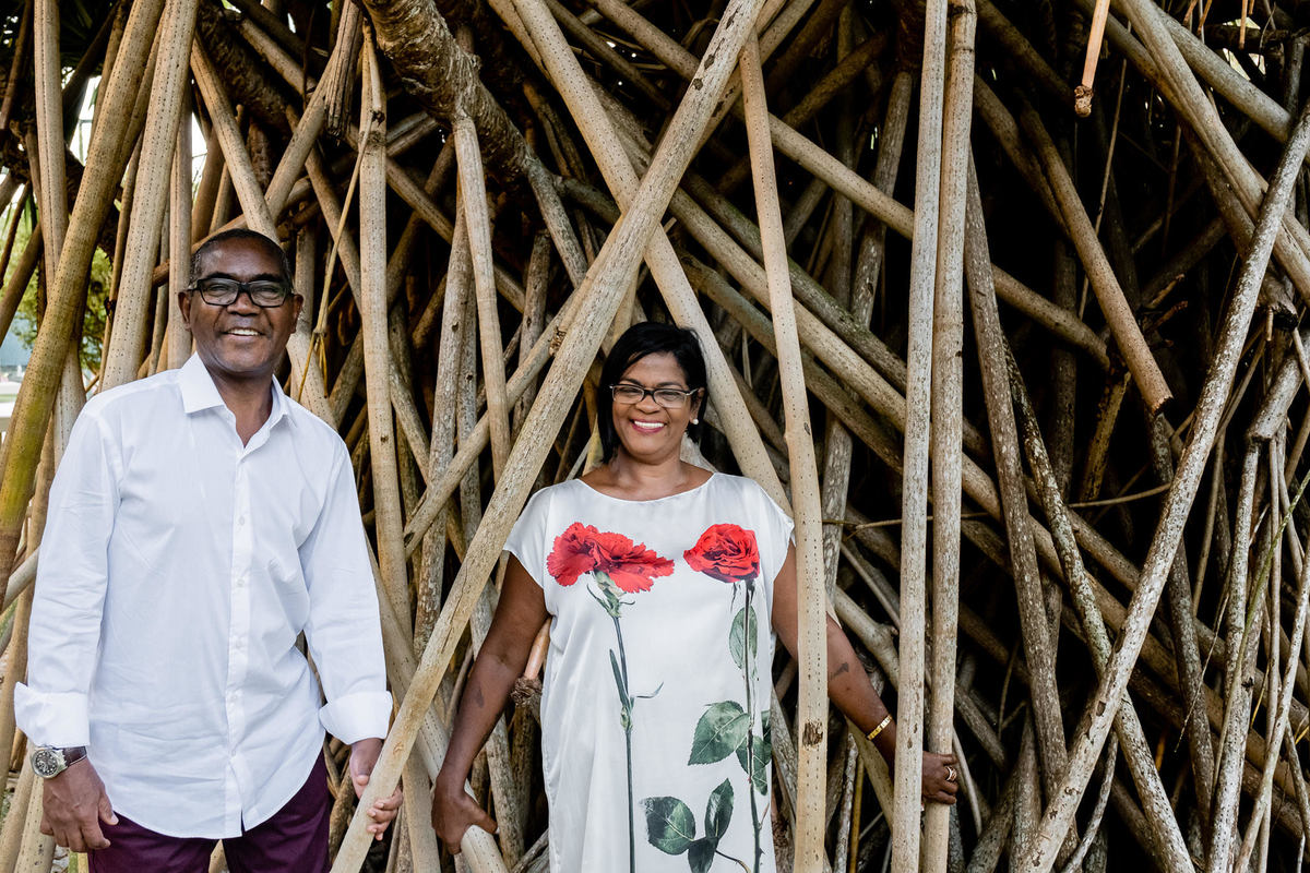 Ensaio Fotográfico Celi e Dalcione em comemoração as Bodas de Esmeralda do casal. As Fotografias foram feitas na Barra da Tijuca - RJ e as imagens são da Fotógrafa Criativa de Casamento, 15 anos e Famílias Jaque Salles Fotografia.