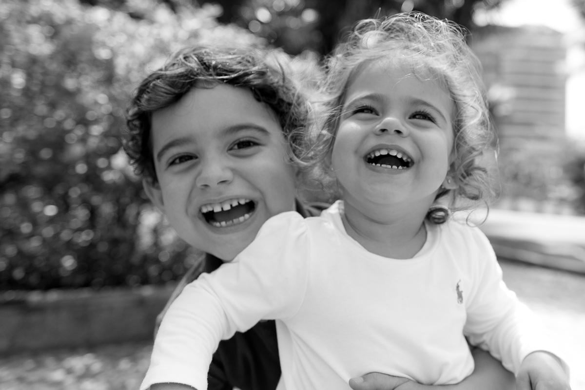 Fotógrafa de família RJ registra o amor de irmãos na forma de fotografia