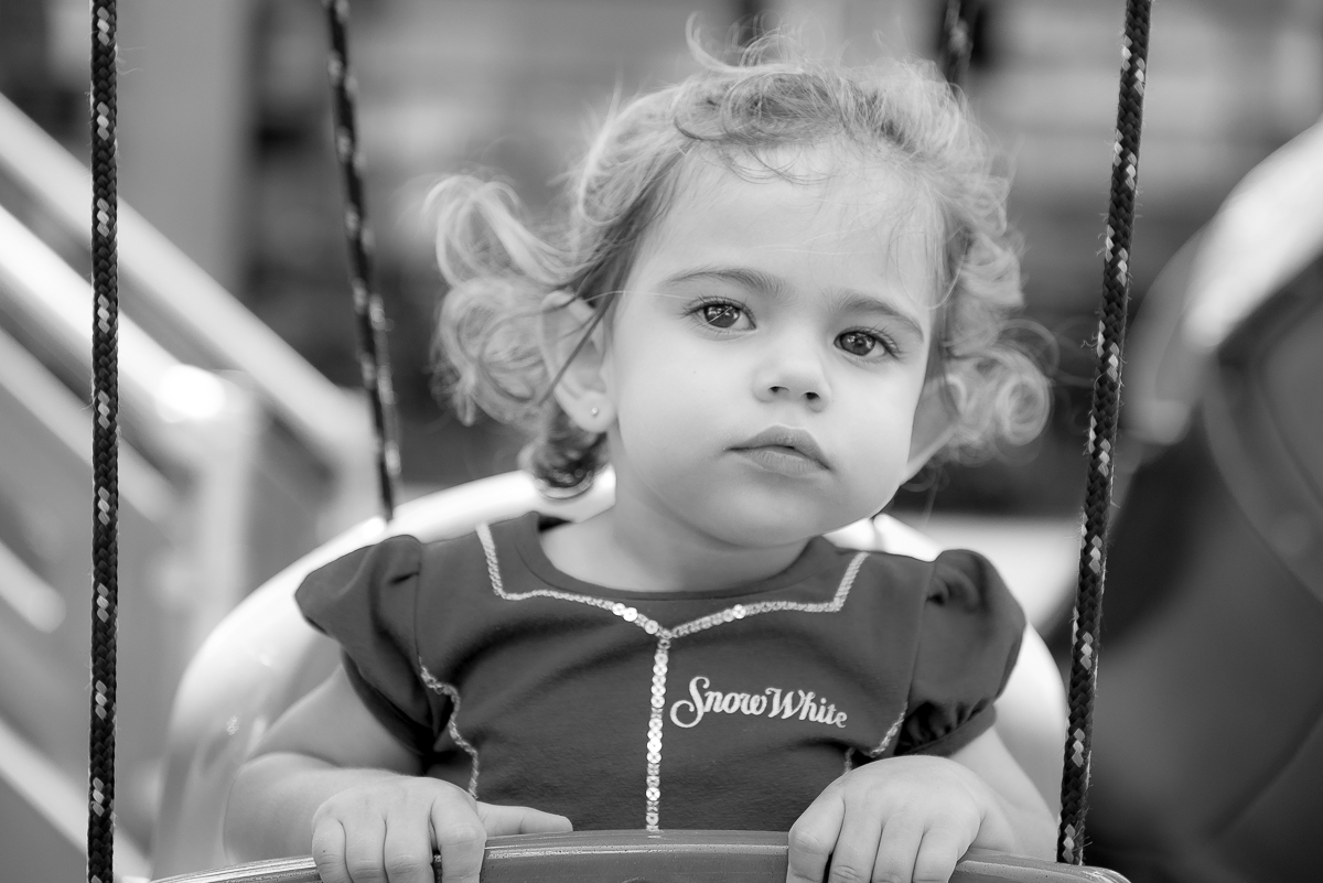 Ensaio infantil de menina no balanço no rio de janeiro