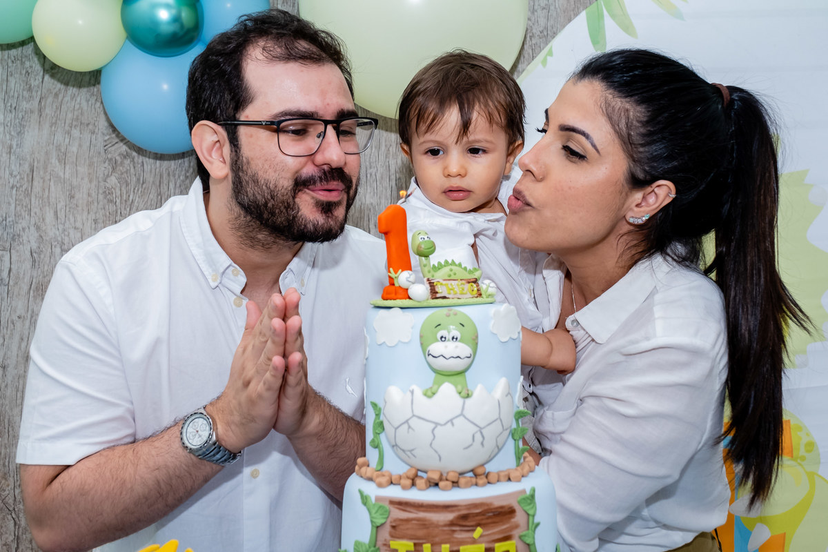 Fotografia infantil RJ. Aniversário de 1 ano do bebê Theo, tema da festa Dino Baby. Imagens da Fotógrafa de Festa Infantil Jaque Salles Fotografia