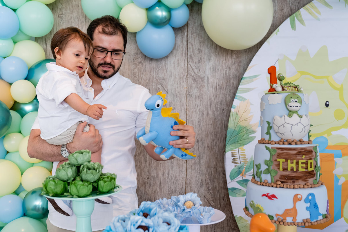 Fotografia infantil RJ. Aniversário de 1 ano do bebê Theo, tema da festa Dino Baby. Imagens da Fotógrafa de Festa Infantil Jaque Salles Fotografia