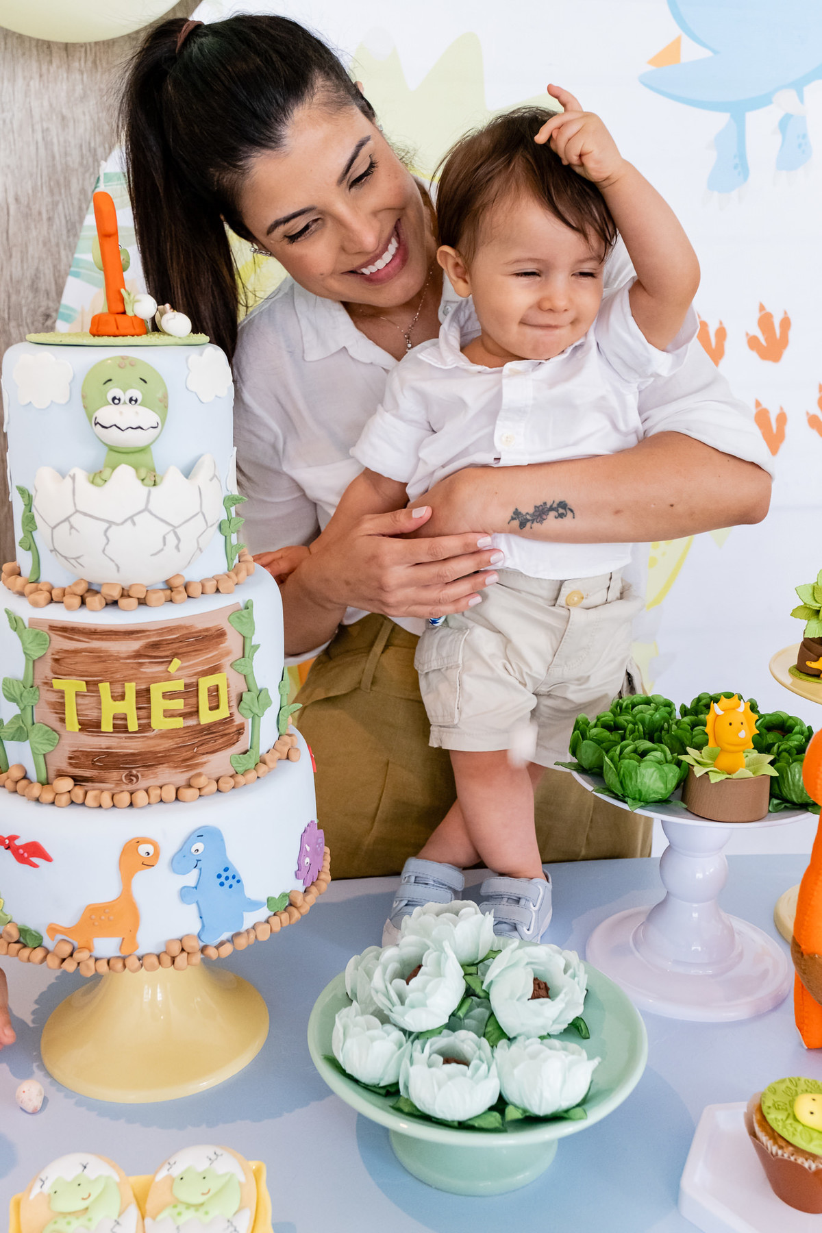 Fotografia infantil RJ. Aniversário de 1 ano do bebê Theo, tema da festa Dino Baby. Imagens da Fotógrafa de Festa Infantil Jaque Salles Fotografia