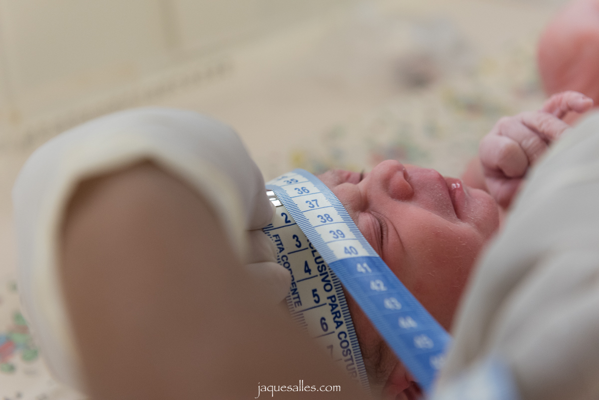 Primeiros exames realizados no berçário após o nascimento do bebê a termo