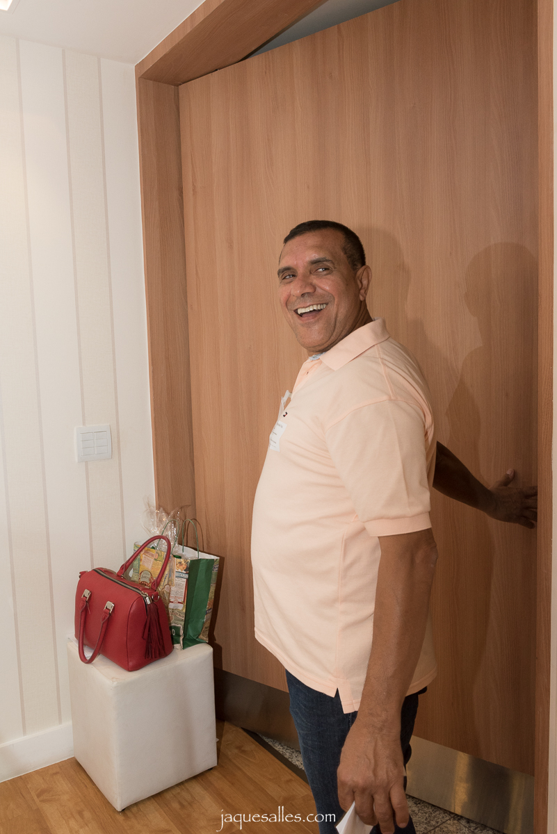 Papai recebe comprimentos no cine perinatal barra da tijuca após nascimento do seu bebê