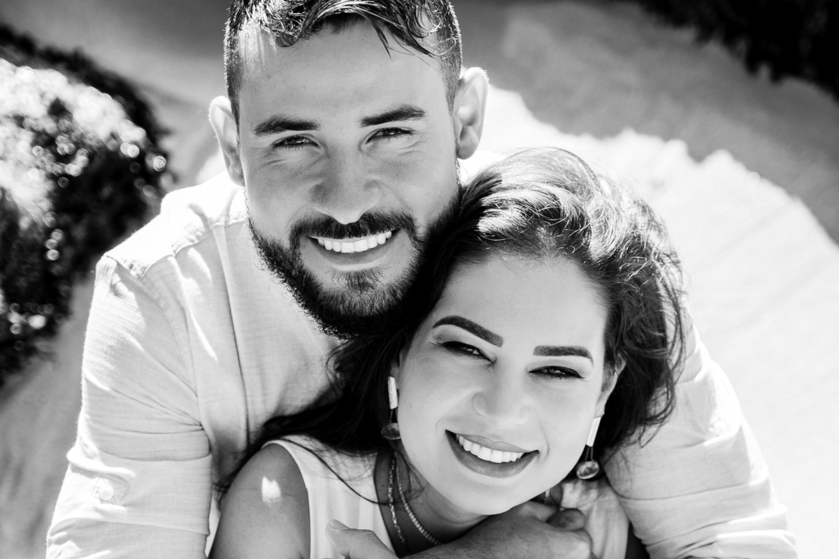 Ensaio fotográfico pré wedding Natielly e Romário na praia vermelha, urca - RJ. Imagens da fotógrafa de casamento e famílias Jaque Salles