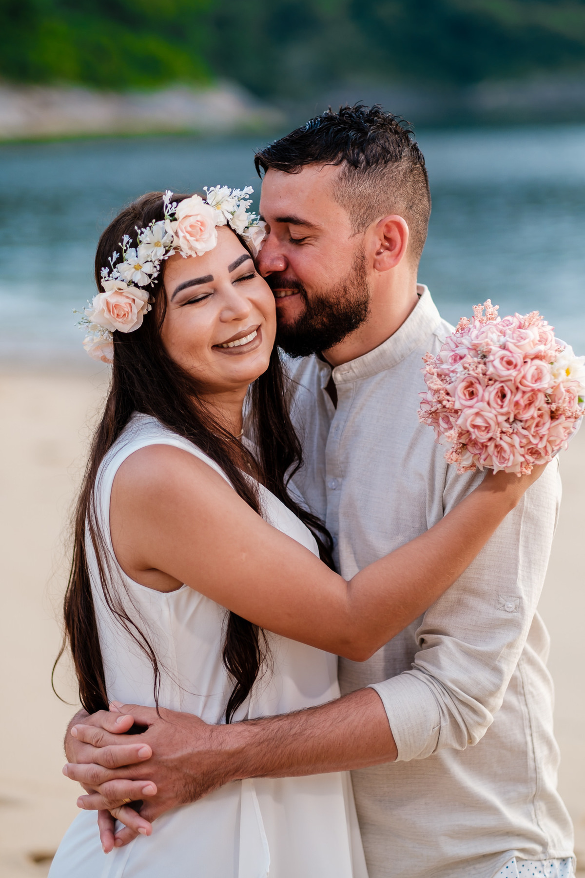 Ensaio fotográfico pré wedding Natielly e Romário na praia vermelha, urca - RJ. Imagens da fotógrafa de casamento e famílias Jaque Salles