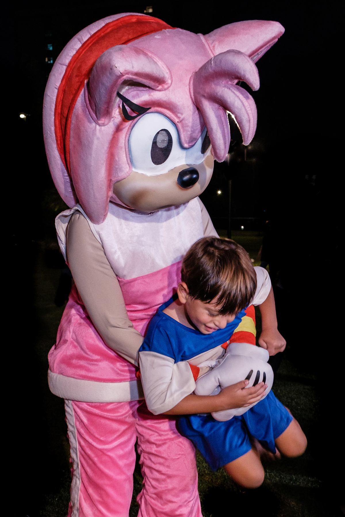 Joaquim fez 5 anos e recebeu a turma do Sonic em sua festa. O Tio Beto produções foi o responsável pela apresentação dos personagens vivos da turma do Sonic. Imagens da fotógrafa infantil Jaque Salles