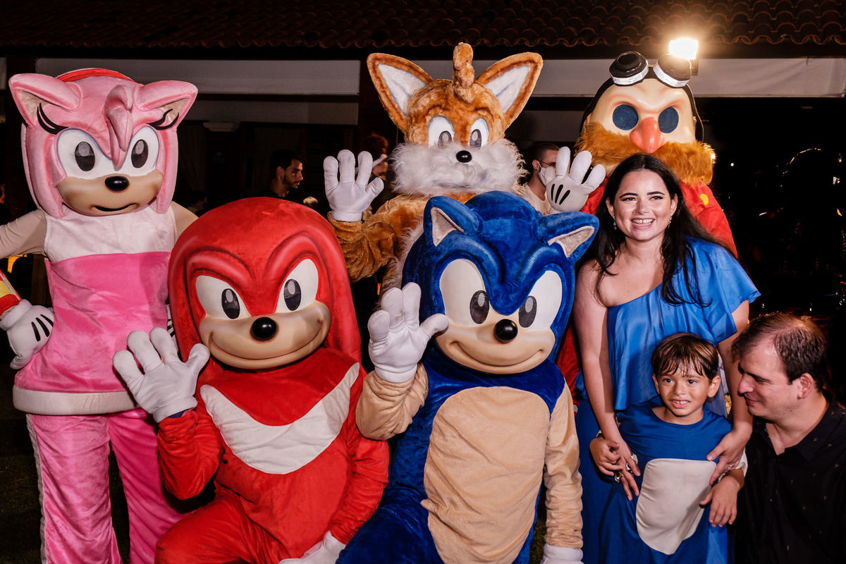 Joaquim fez 5 anos e recebeu a turma do Sonic em sua festa. O Tio Beto produções foi o responsável pela apresentação dos personagens vivos da turma do Sonic. Imagens da fotógrafa infantil Jaque Salles