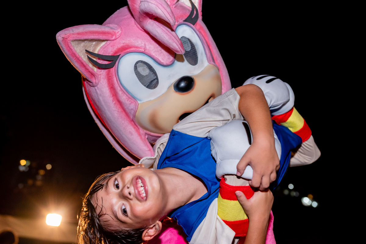 Joaquim fez 5 anos e recebeu a turma do Sonic em sua festa. O Tio Beto produções foi o responsável pela apresentação dos personagens vivos da turma do Sonic. Imagens da fotógrafa infantil Jaque Salles