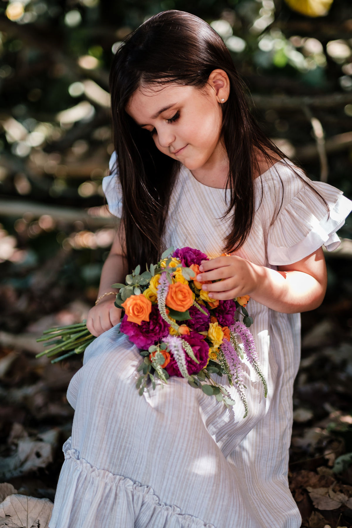 Fotografia infantil - Ensaio fotográfico da Isabella realizado no Bosque da Barra. Imagens da fotógrafa de casamento e famílias Jaque Salles
