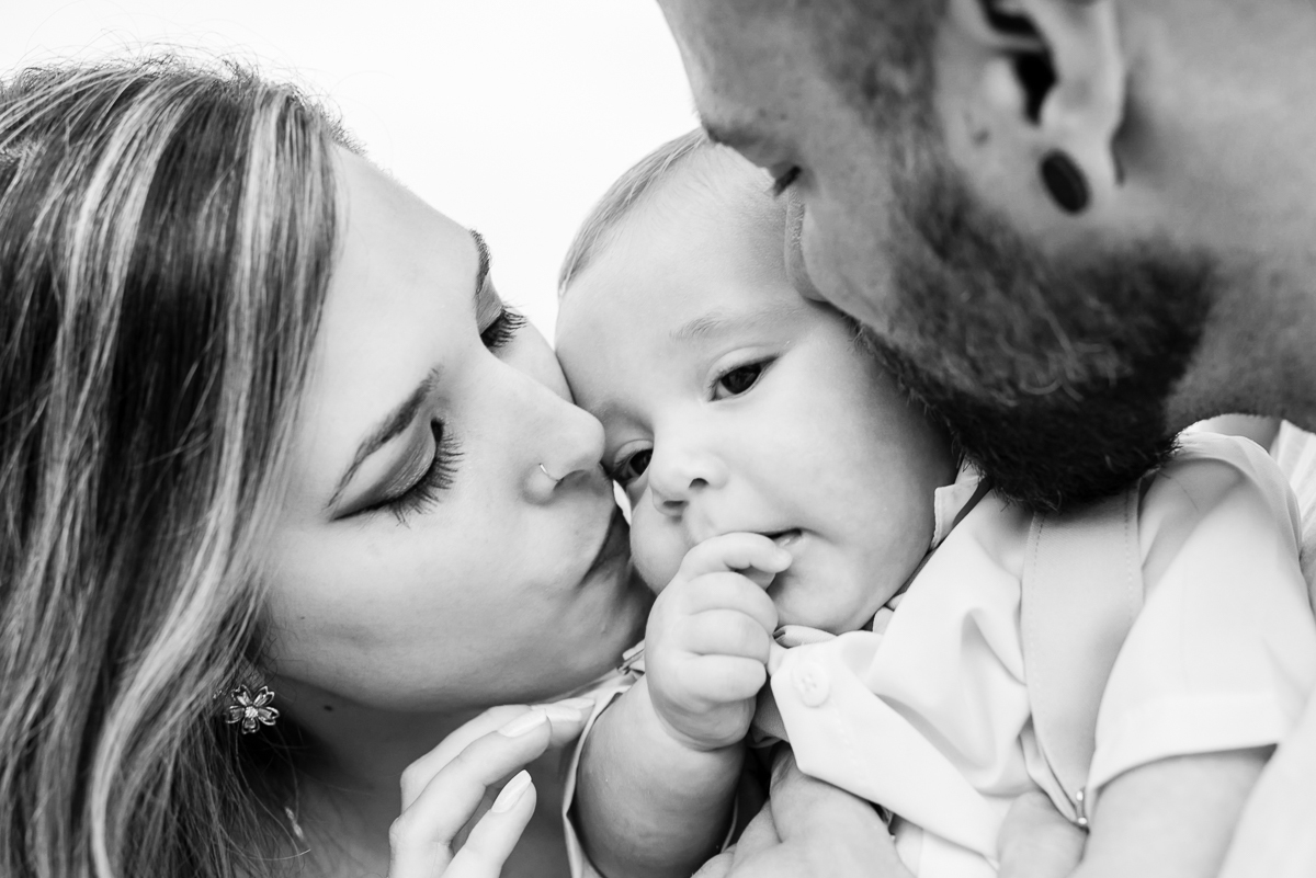 Fotografia RJ, ensaio fotográfico pré wedding na prainha com os noivos Felipe e Nathália. Fotos da fotógrafa de casamento e de famílias Jaque Salles