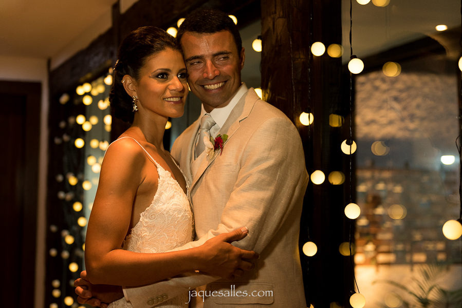 Gabi e Leandro se divertem em sua festa de casamento