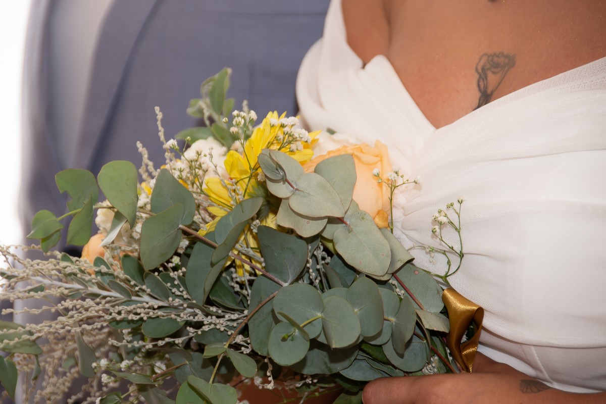 Aqui fiz fotos de detalhes da noiva dos acessórios que ela usou nos cabelos e vestido