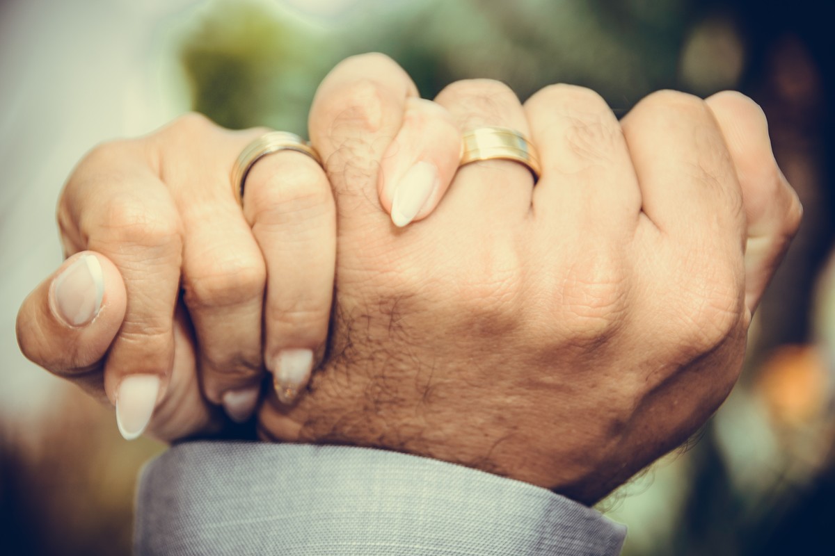 No fundo do cartório tem um pequeno jardim eu  continuei fazendo o  street wedding  