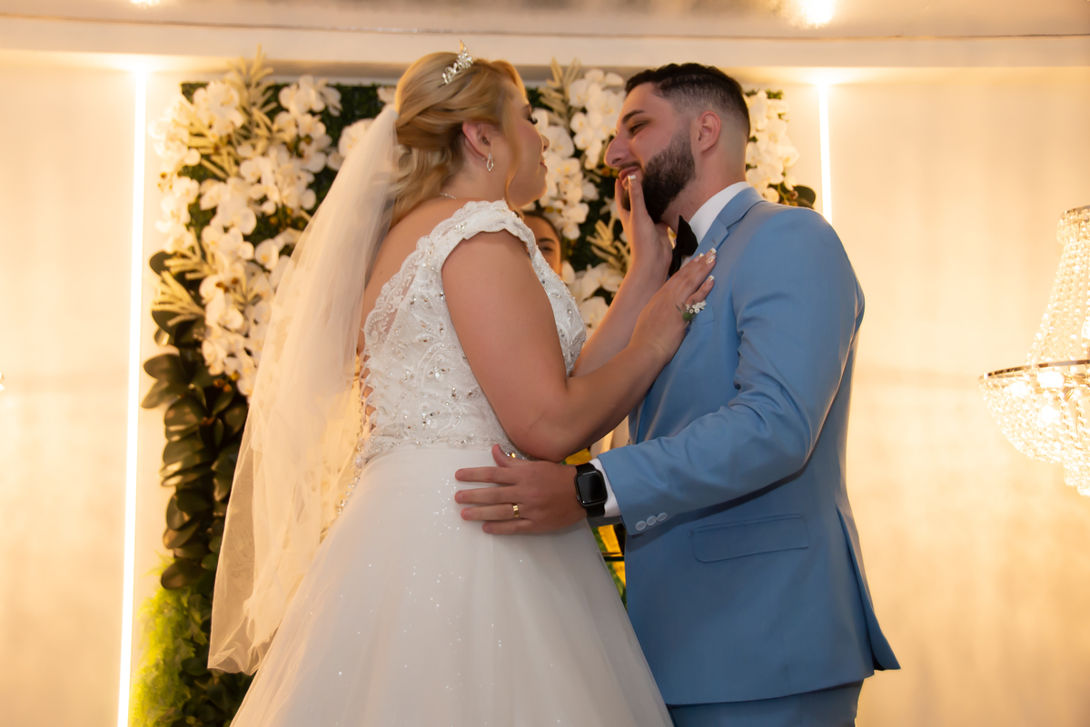 beijo dos noivos  Sala Rio Cartório Colorado  