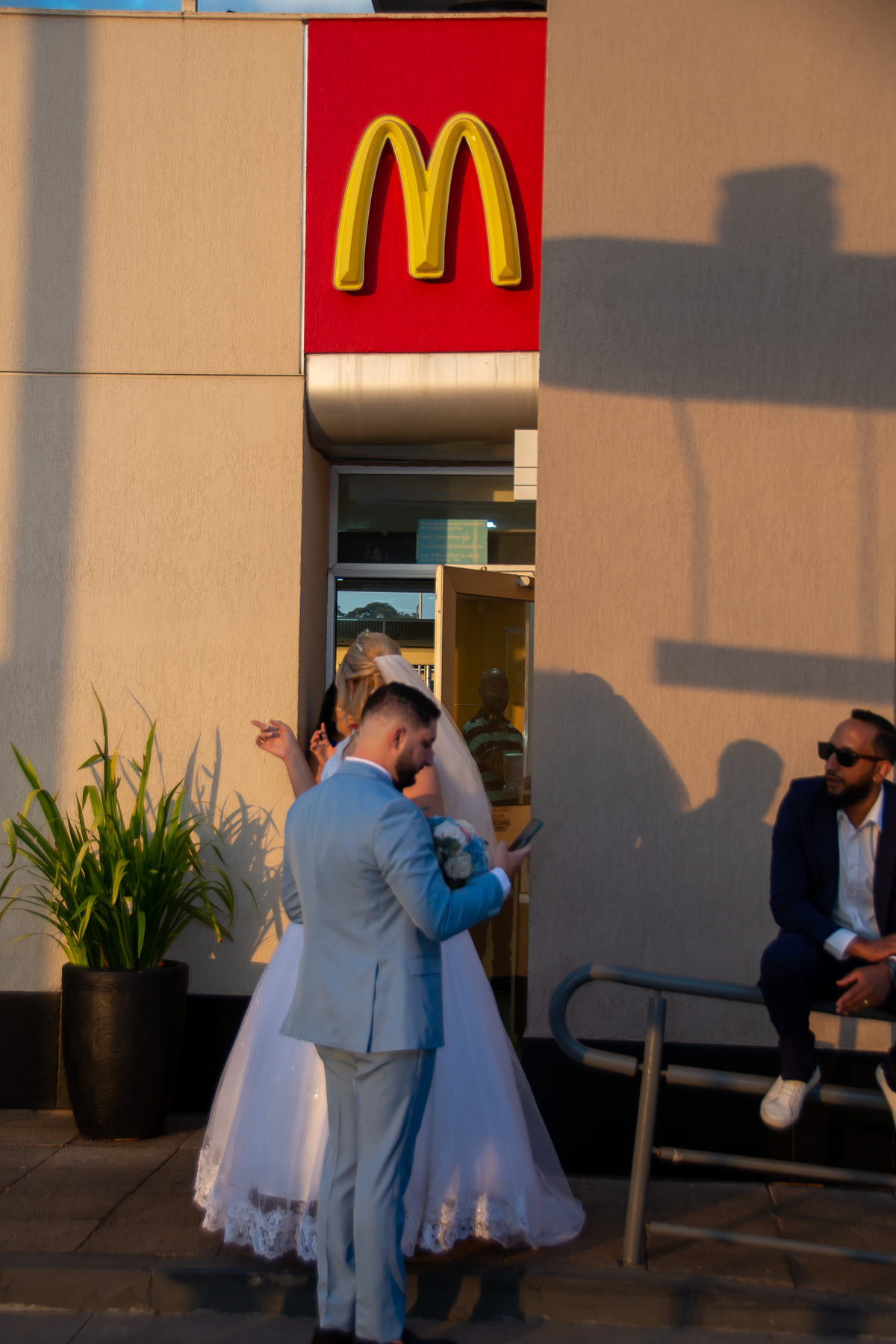 mini ensaio street wedding no  Mc Donalds 