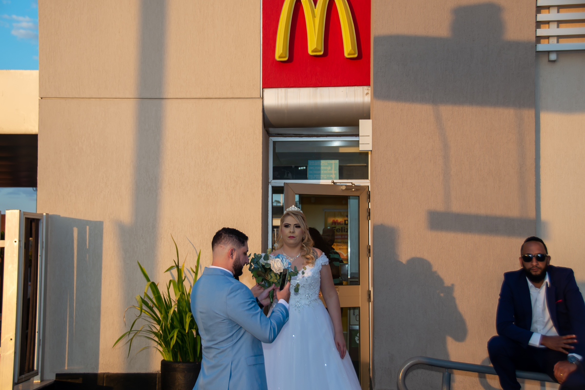 mini ensaio street wedding no  Mc Donalds 