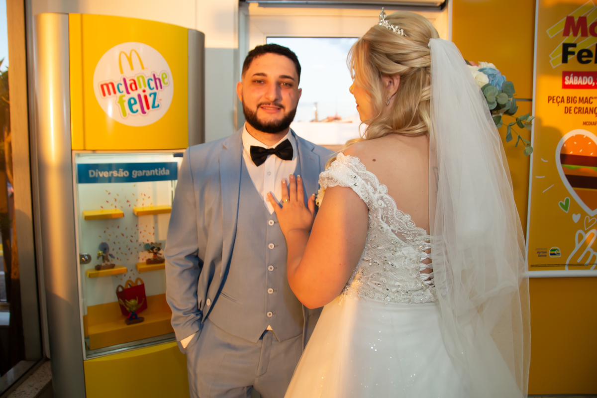 mini ensaio street wedding no  Mc Donalds 